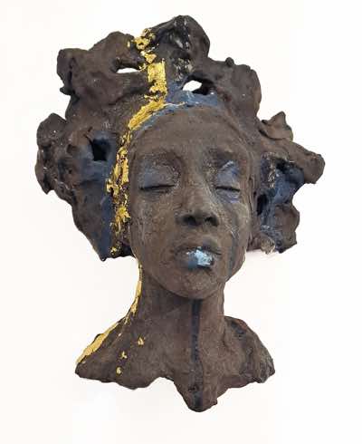Ayelet Lalor - Headdress II - ceramic, gold leaf - 26 x 19 x 12 cm - €380 -SOLD
